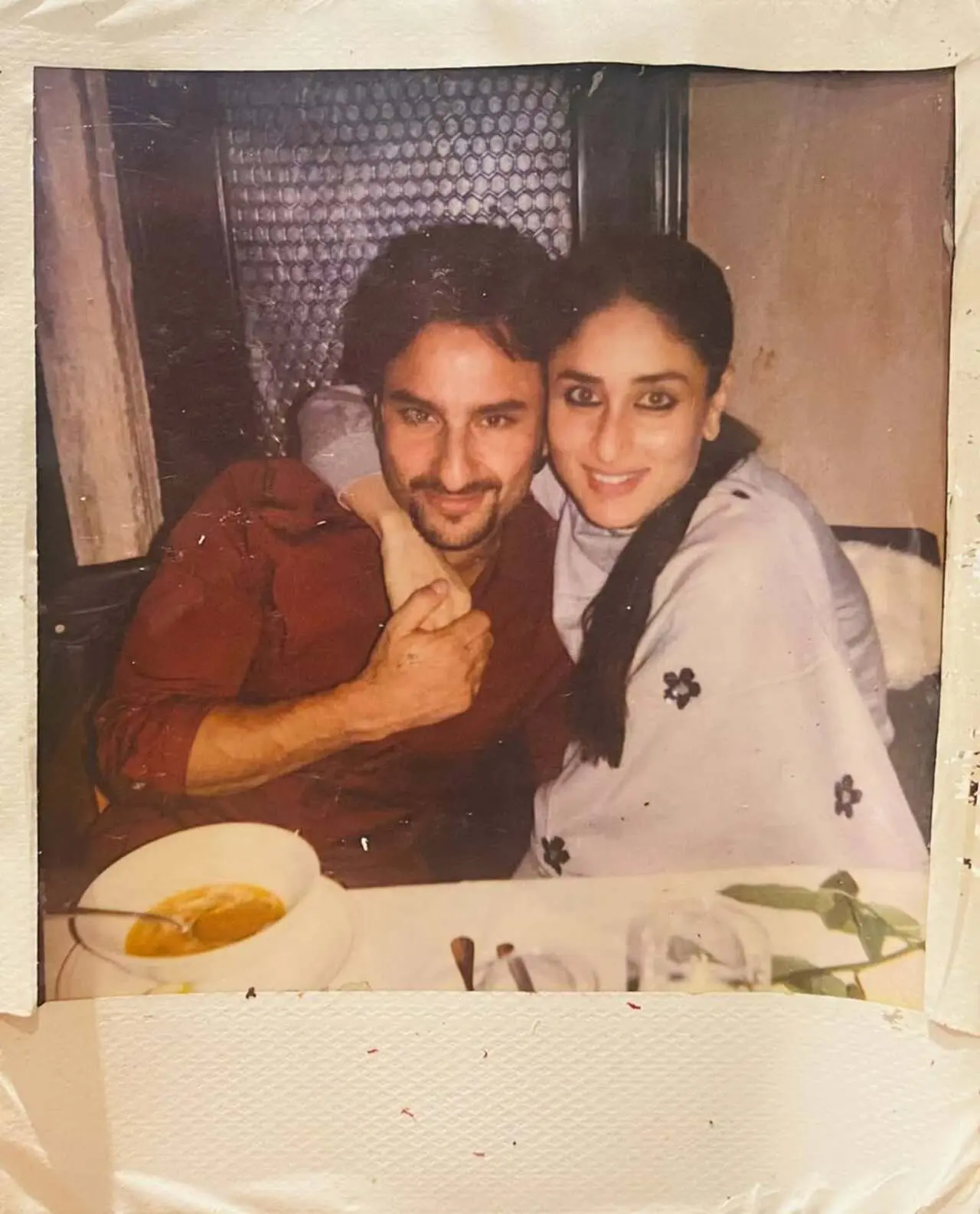 Kareena once said, “I’d met him before, but while we were filming Tashan, something changed. I wore my heart on my sleeve! He was so charming; I fell for him hook, line & sinker